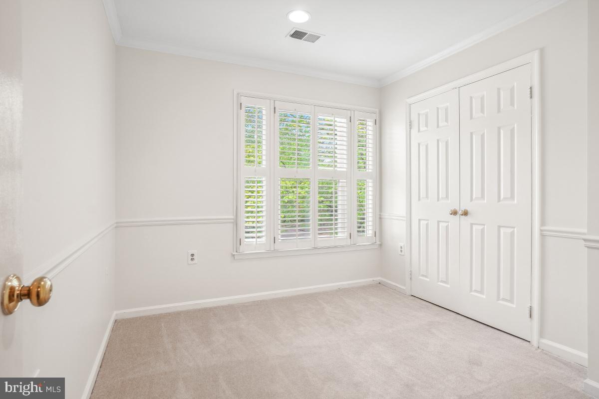 10 Leatherleaf Court Gaithersburg, MD 20878 - Photo 31 of 47 an empty room with a window