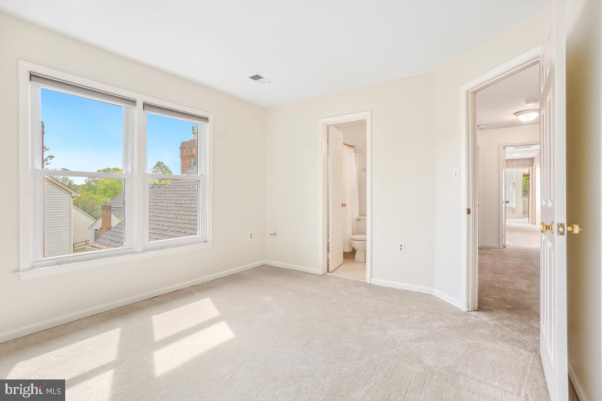 10 Leatherleaf Court Gaithersburg, MD 20878 - Photo 33 of 47 a view of an empty room with a window