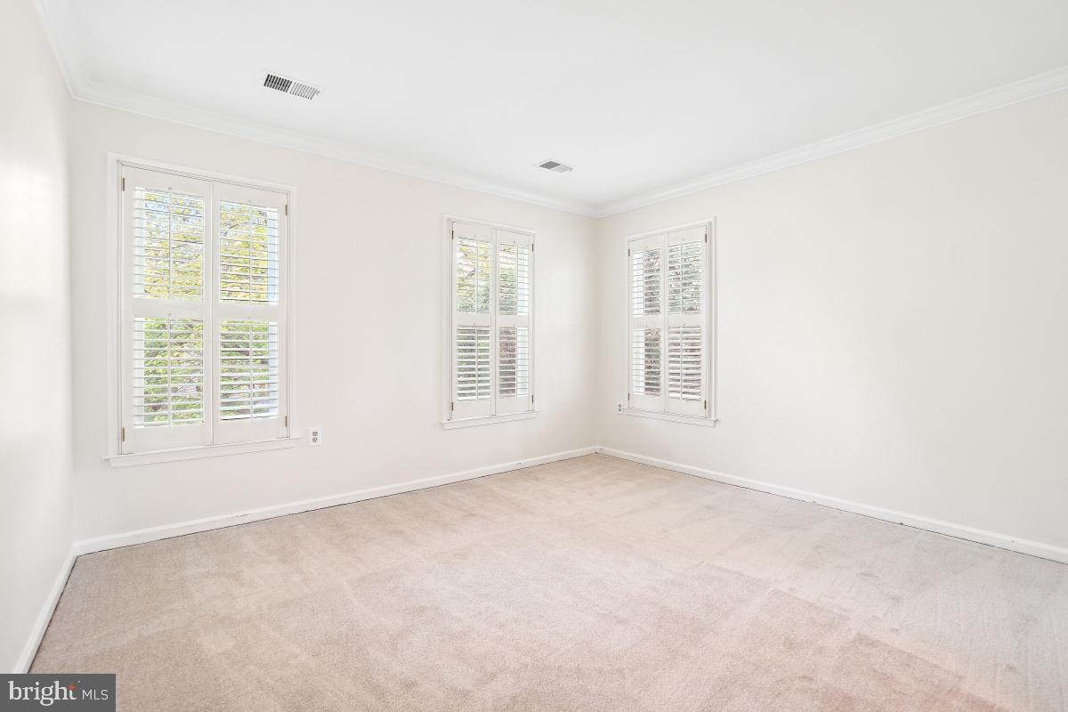 10 Leatherleaf Court Gaithersburg, MD 20878 - Photo 35 of 47 an empty room with windows