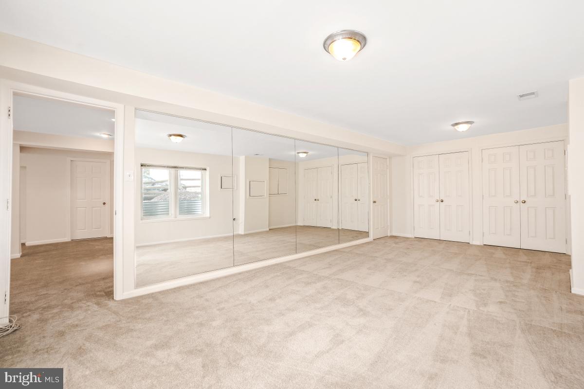 10 Leatherleaf Court Gaithersburg, MD 20878 - Photo 40 of 47 an empty room with a empty space and windows