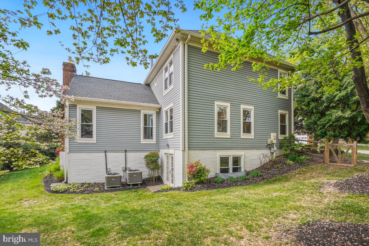 10 Leatherleaf Court Gaithersburg, MD 20878 - Photo 44 of 47 a view of a house with a yard