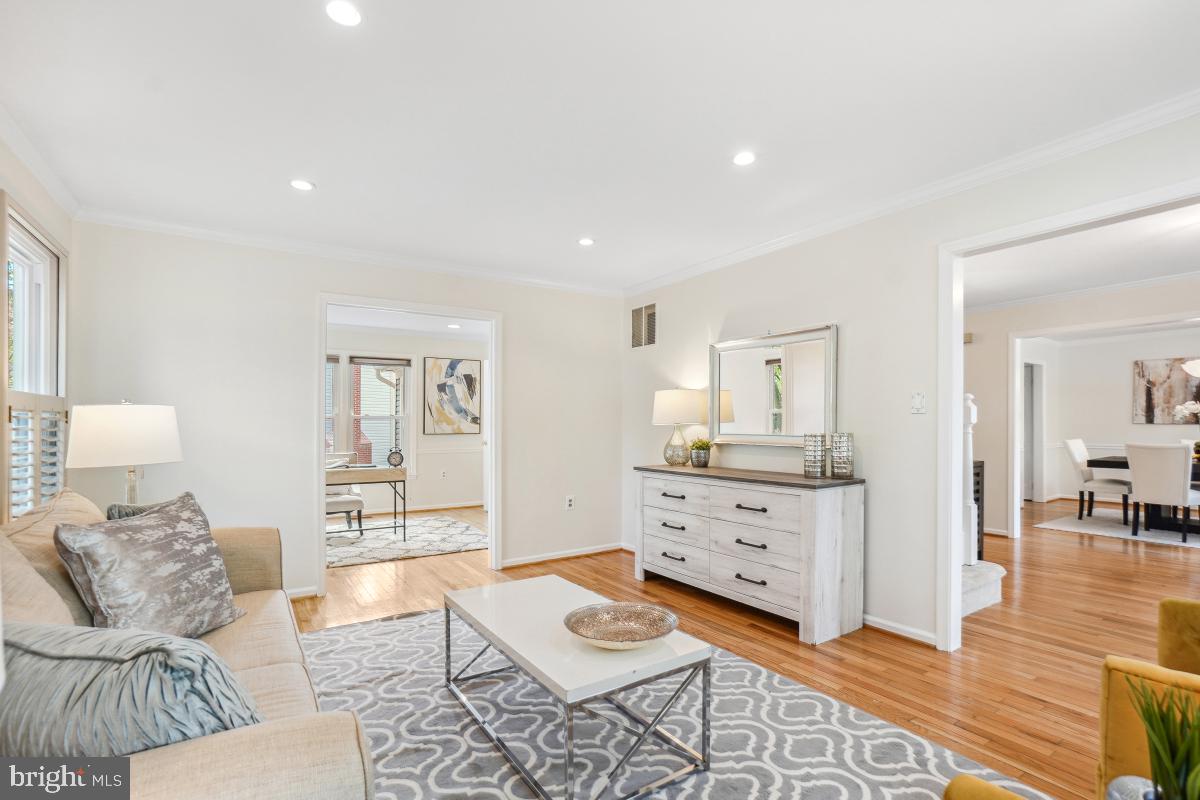 10 Leatherleaf Court Gaithersburg, MD 20878 - Photo 9 of 47 a spacious bedroom with furniture and wooden floor