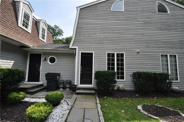 $2,400 | 1500 Redding Road, Fairfield, CT 06824