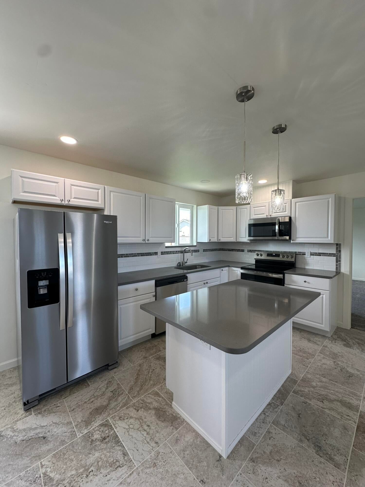 673 Scenic Loop Culver, OR 97734 - Photo 7 of 21 Kitchen