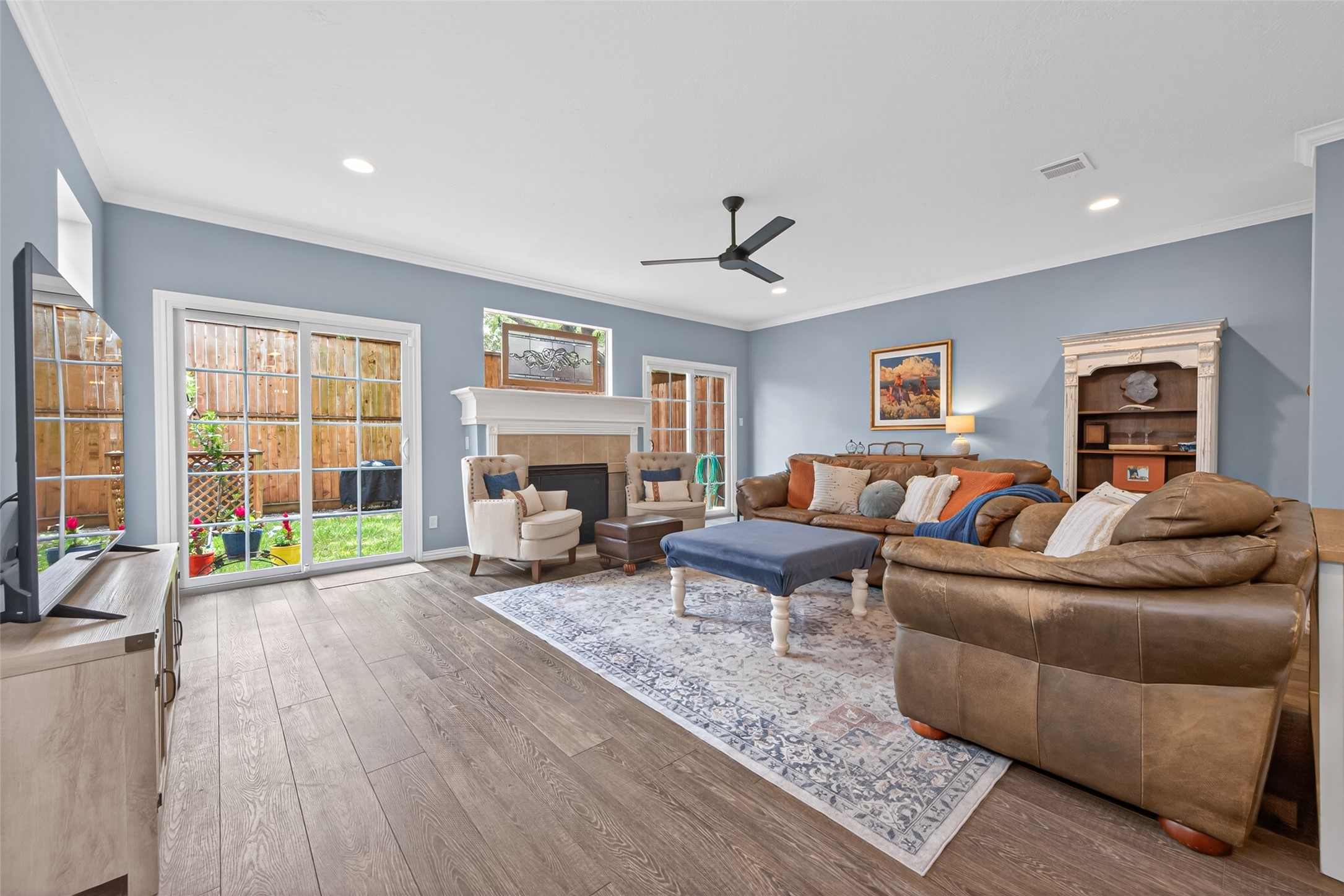 5011 Inker Street Houston, TX 77007 - Photo 10 of 23 Expansive family room with cozy gaslog fireplace leads to outside patio and garden