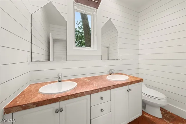 a view of the entrance of the house