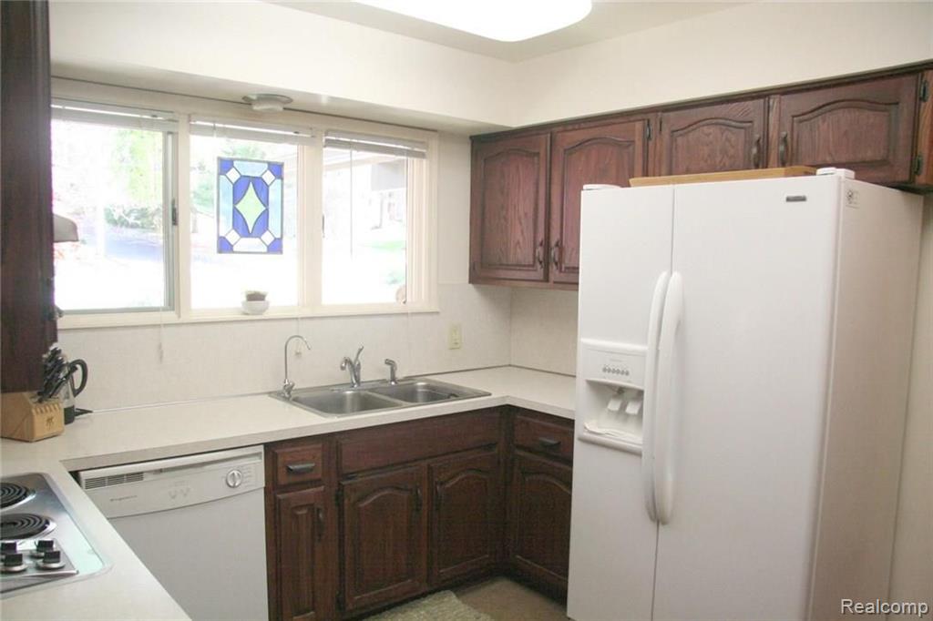 4887 Freer Street Rochester, MI 48306 - Photo 14 of 36