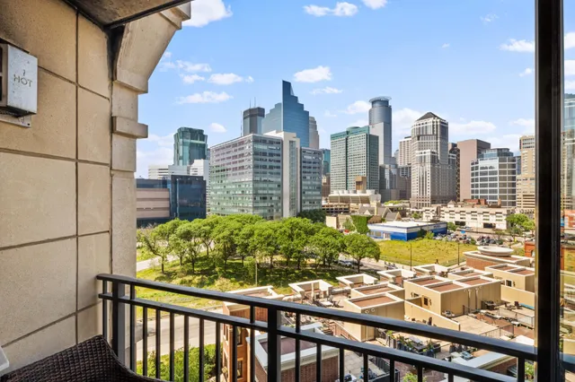 $2,395 | 500 East Grant Street, Unit 708, Minneapolis, MN 55404