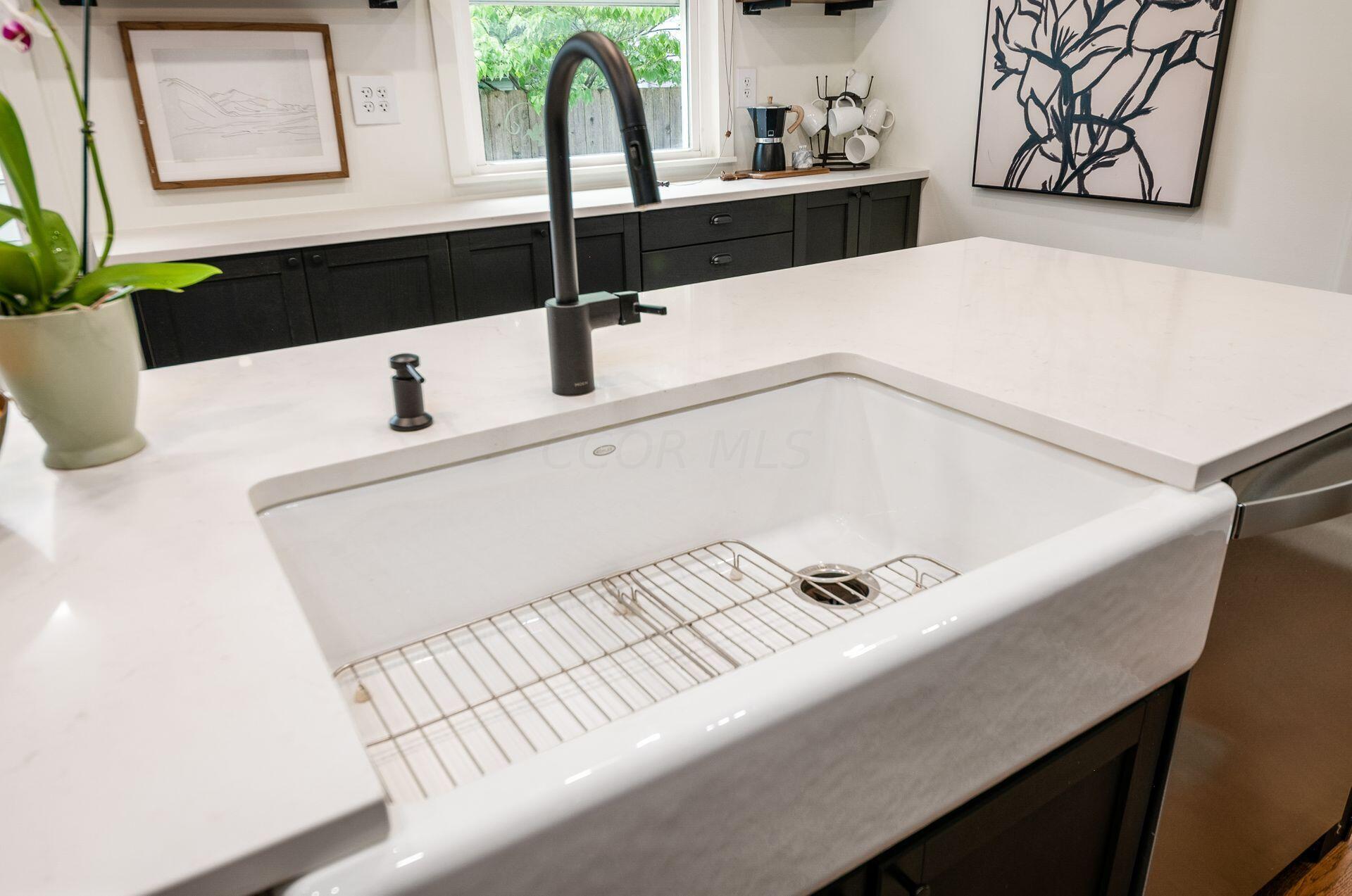 276 East Beaumont Road Columbus, OH 43214 - Photo 16 of 38 Kitchen farmhouse sink