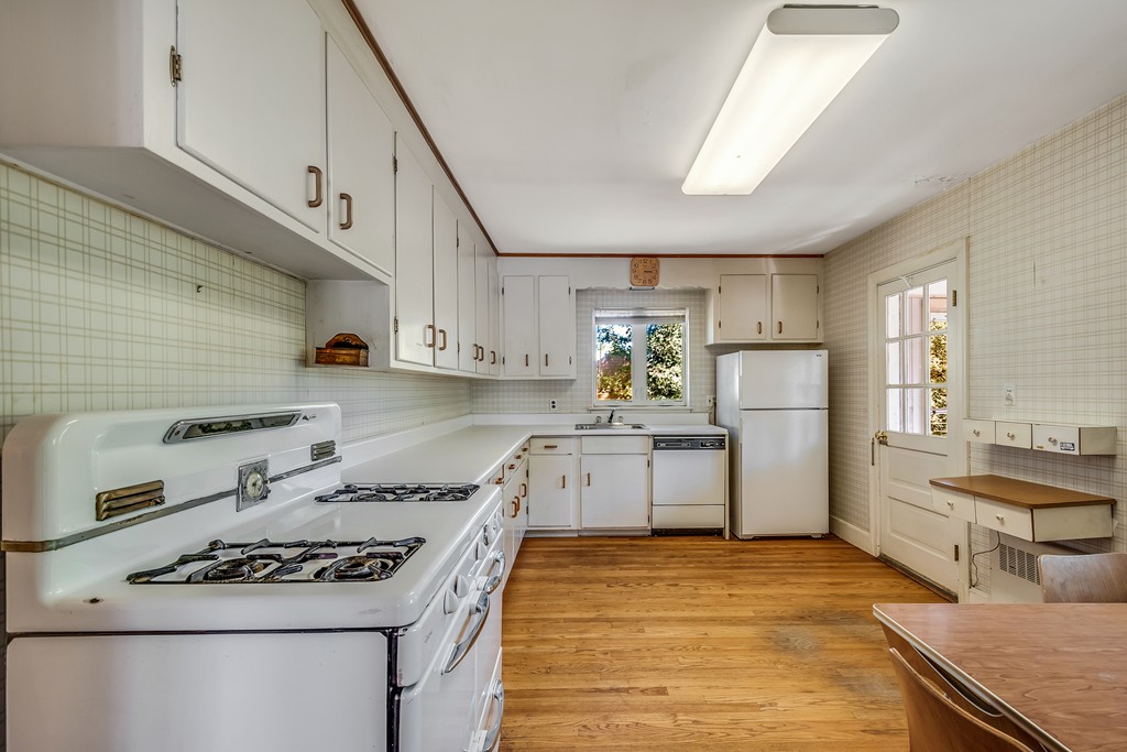 32 Philmore Road Newton, MA 02458 - Photo 8 of 19 Gallery Image 8