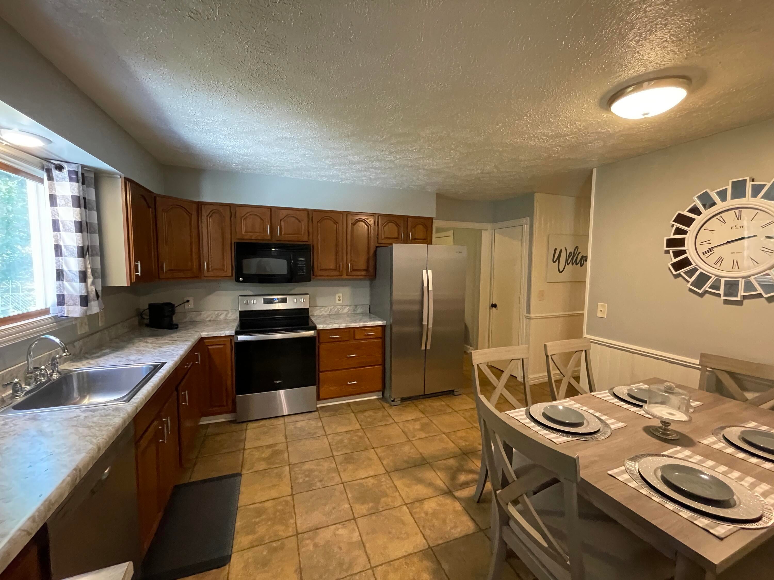 8527 Artesia Beach Road St. Helen, MI 48656 - Photo 4 of 29 Kitchen/Dining Room