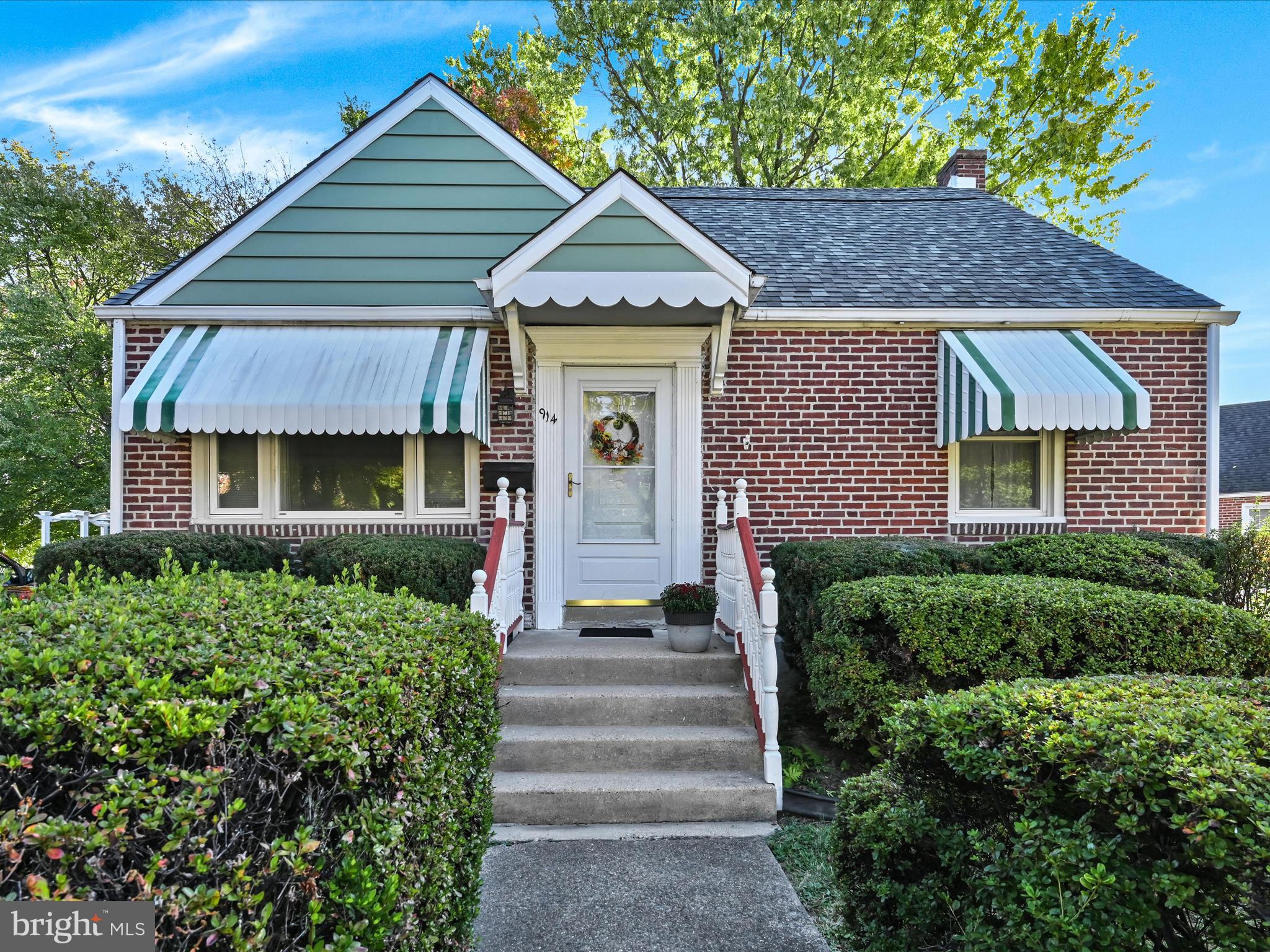 914 Village Road Folsom, PA 19033 - Photo 1 of 26 Front