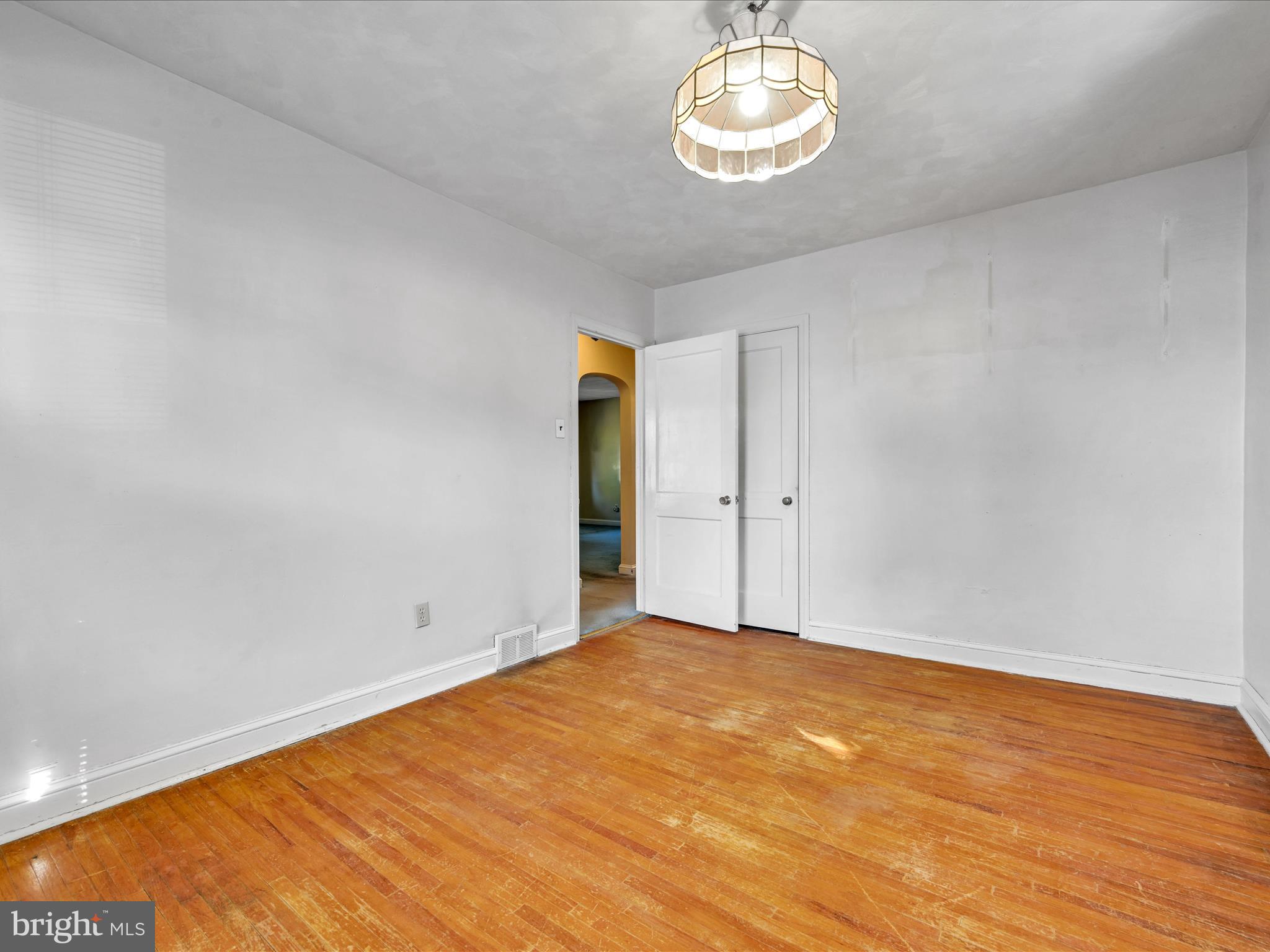 914 Village Road Folsom, PA 19033 - Photo 13 of 26 Dining Room