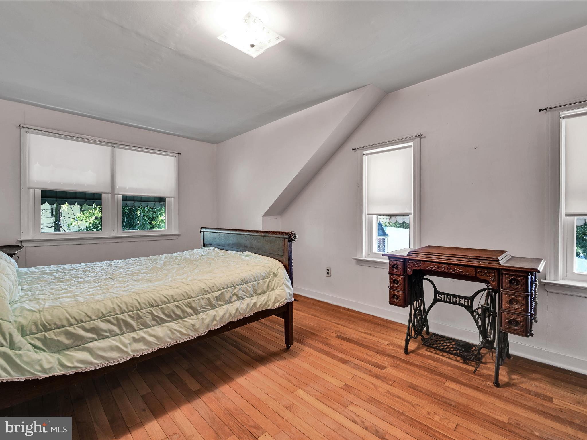 914 Village Road Folsom, PA 19033 - Photo 17 of 26 Bedroom