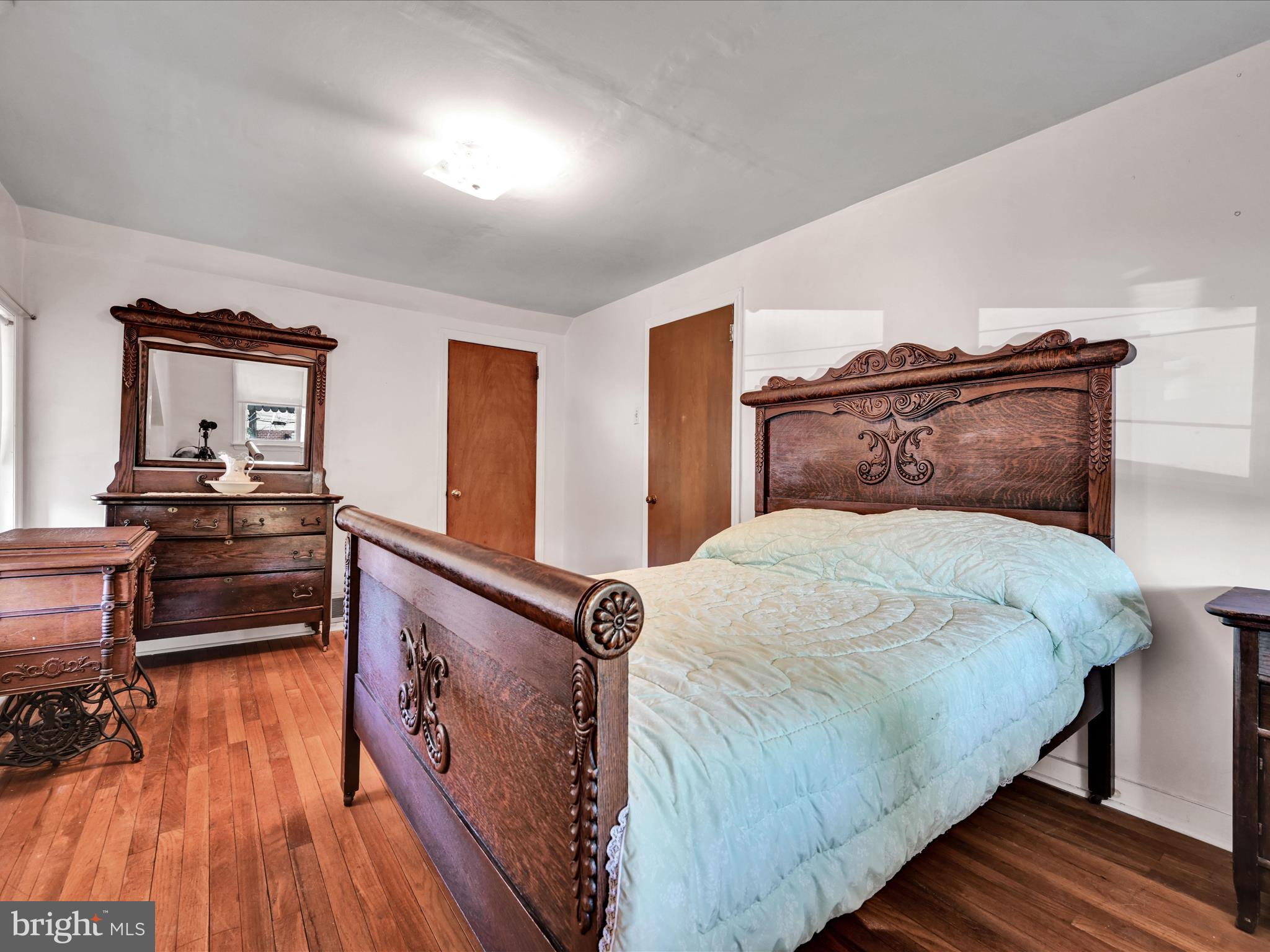 914 Village Road Folsom, PA 19033 - Photo 18 of 26 Bedroom