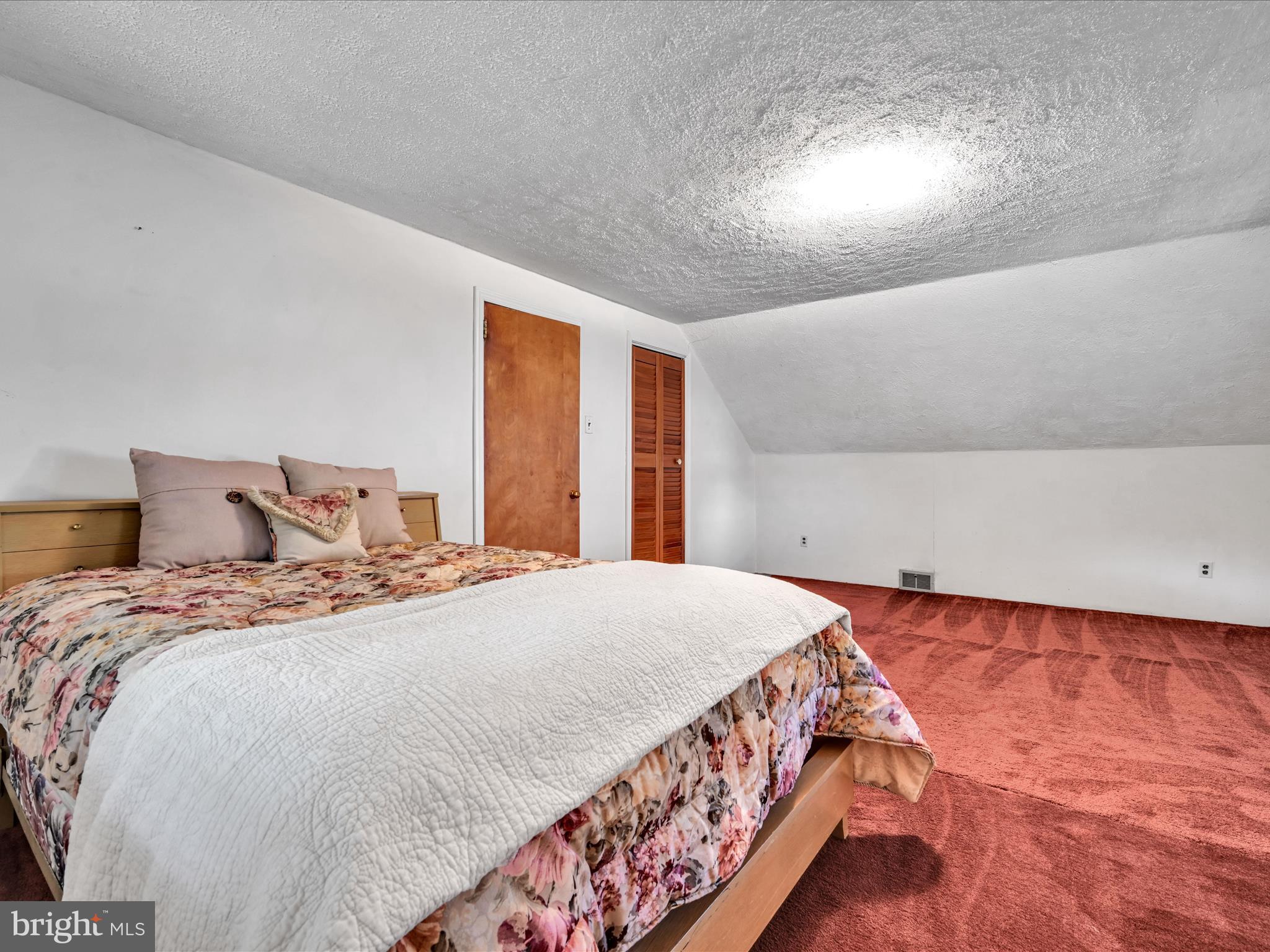 914 Village Road Folsom, PA 19033 - Photo 20 of 26 Bedroom