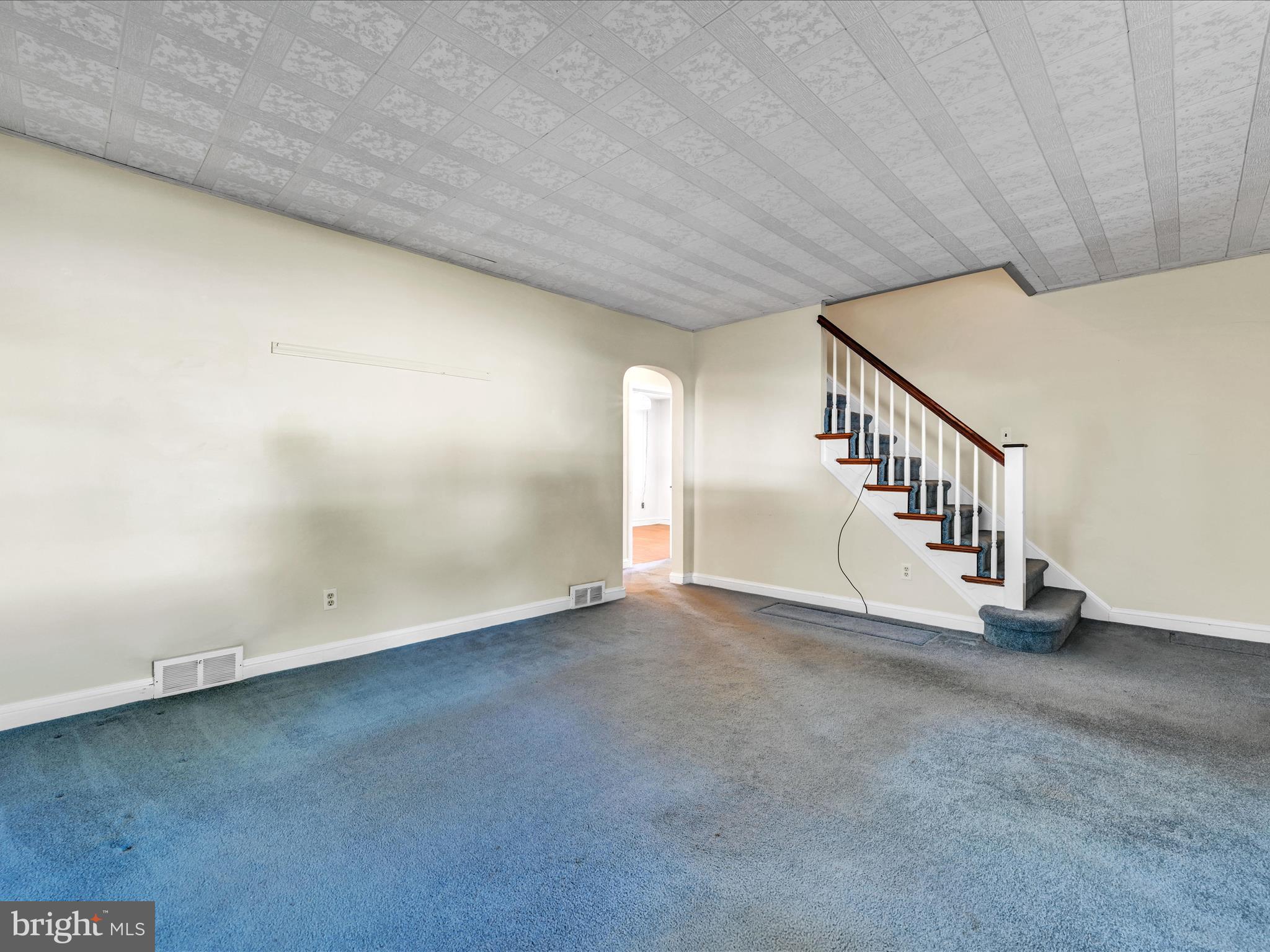 914 Village Road Folsom, PA 19033 - Photo 6 of 26 Living Room