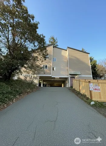 $290,000 | 14344 Stone Avenue North, Unit 32, Seattle, WA 98133