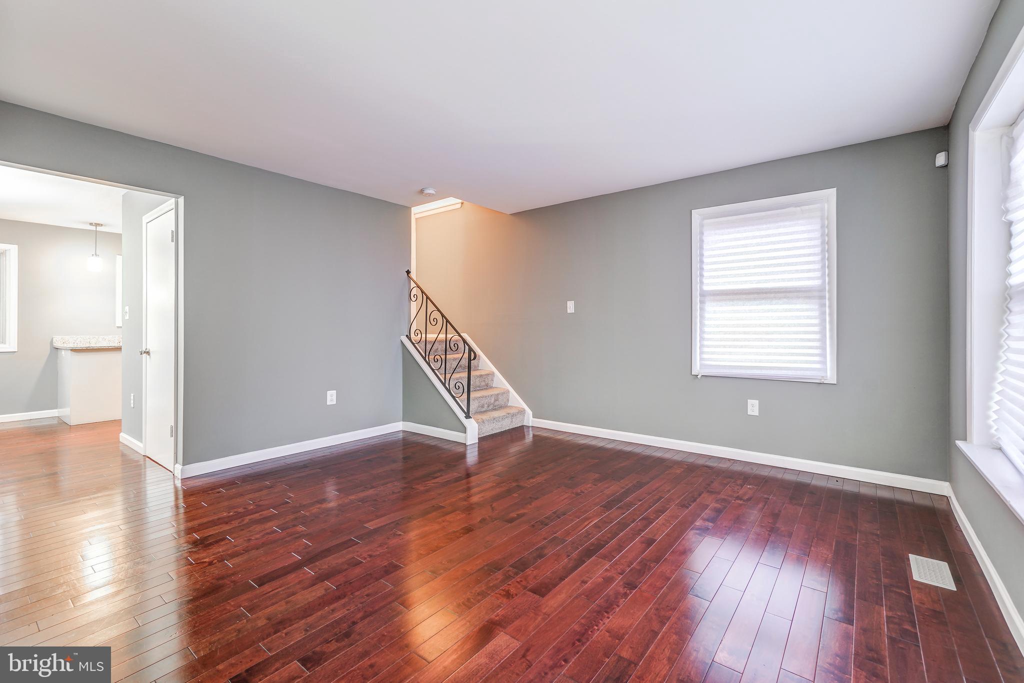 7610 Carissa Lane Laurel, MD 20707 - Photo 9 of 39 Living Room