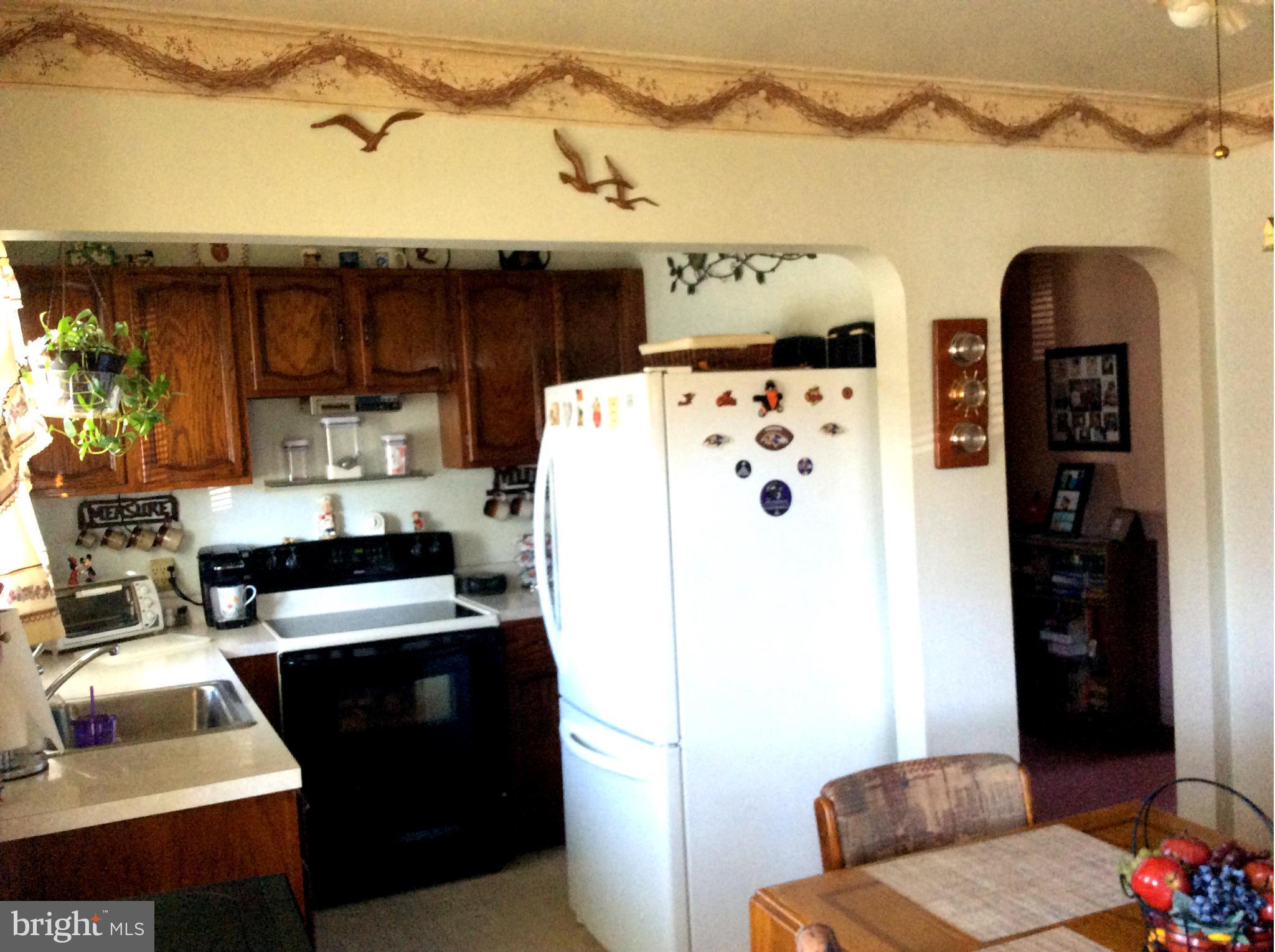 518 Holy Cross Road Baltimore, MD 21225 - Photo 3 of 29 ALL Appliances Convey with house!