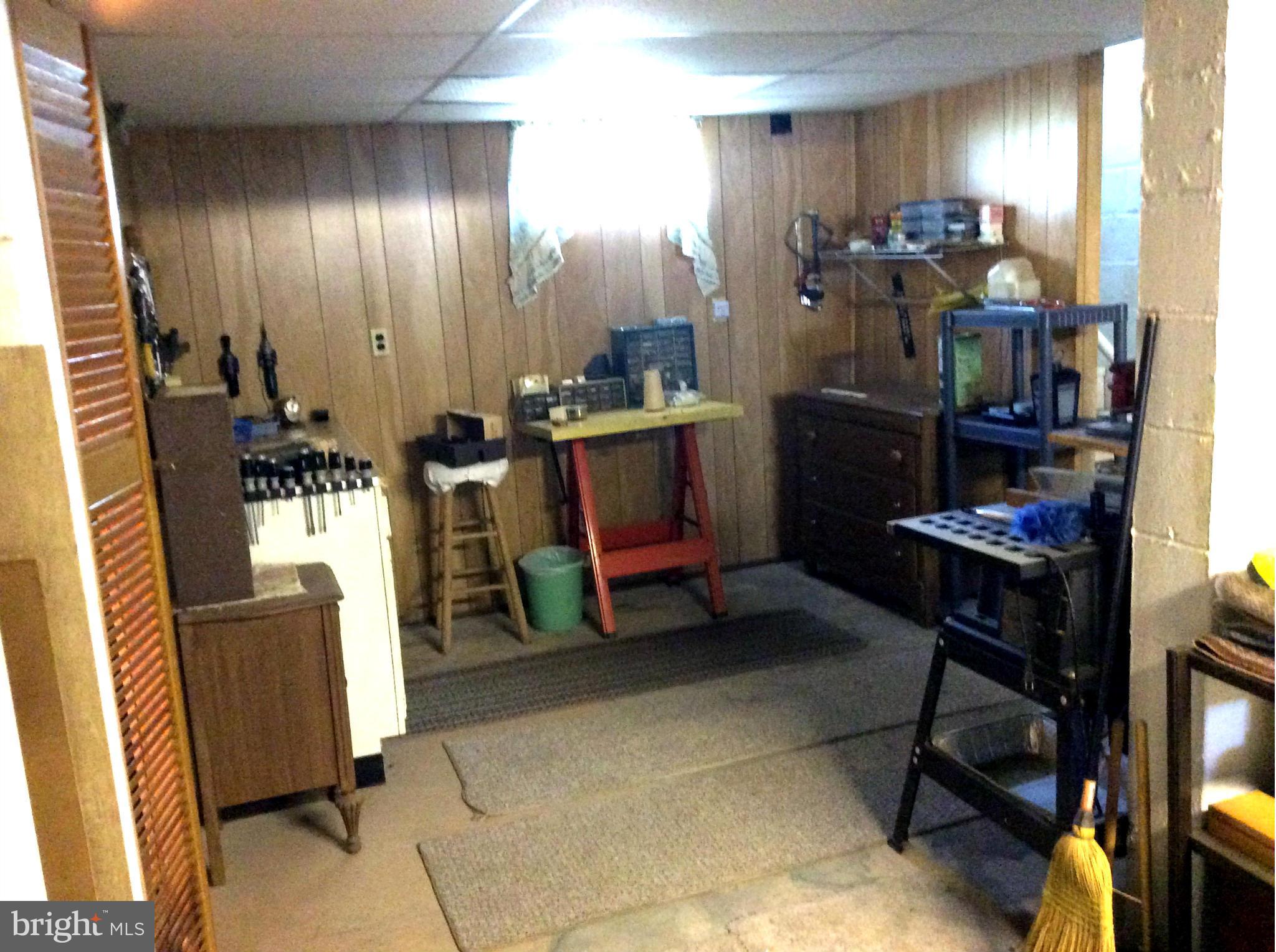 518 Holy Cross Road Baltimore, MD 21225 - Photo 21 of 29 Work Shop or Play Area