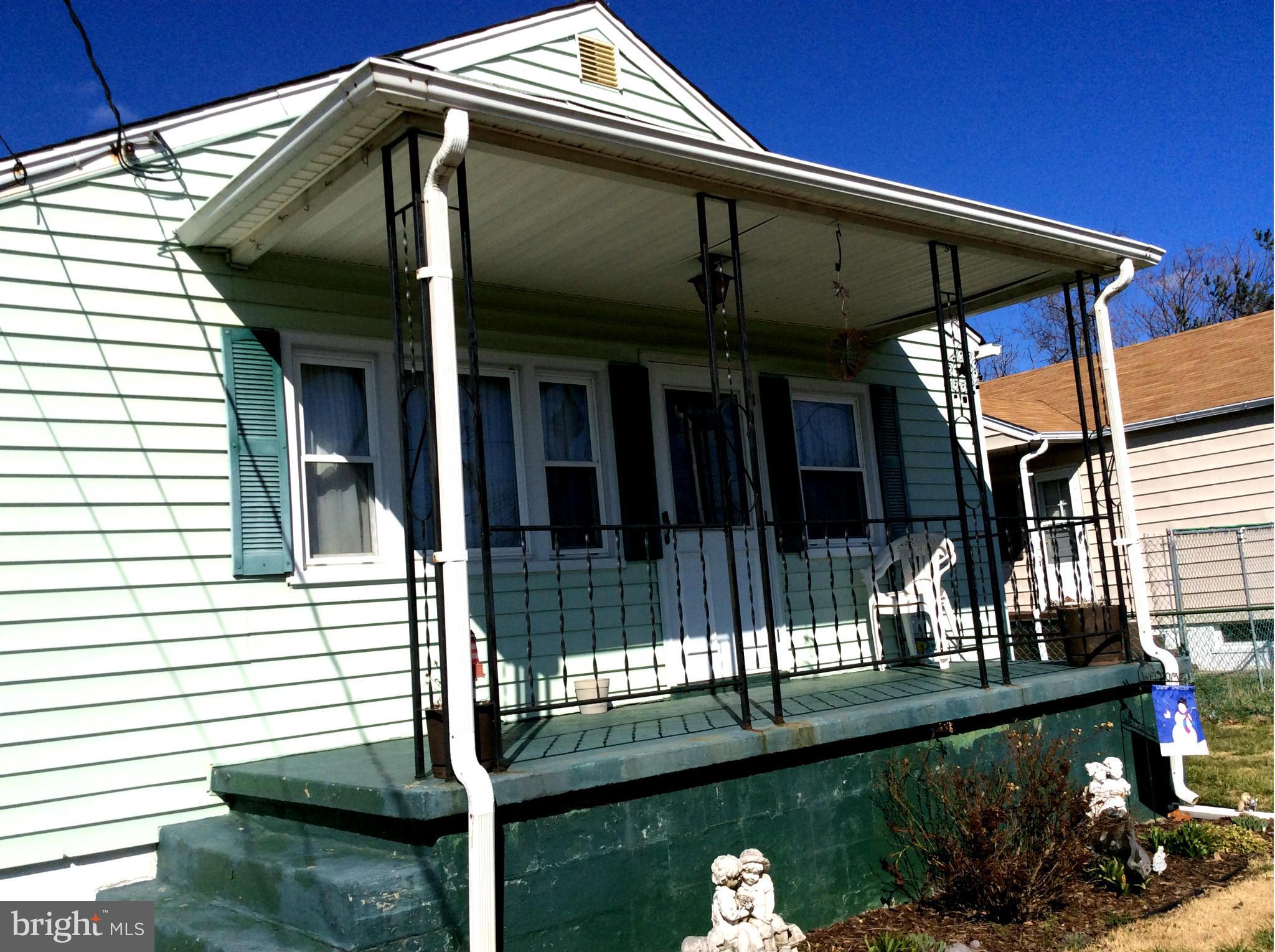 518 Holy Cross Road Baltimore, MD 21225 - Photo 27 of 29 Full Front Porch