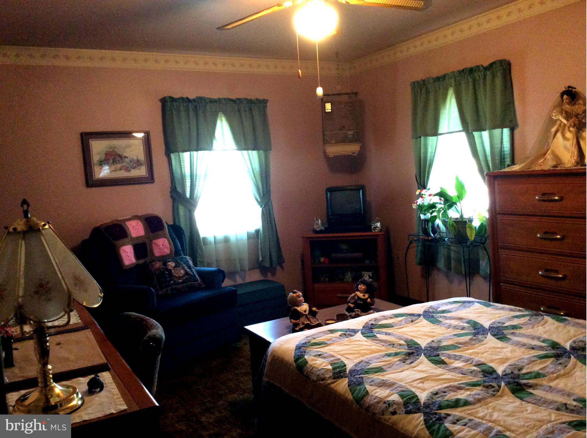518 Holy Cross Road Baltimore, MD 21225 - Photo 7 of 29 Bring your KING SIZED BED!