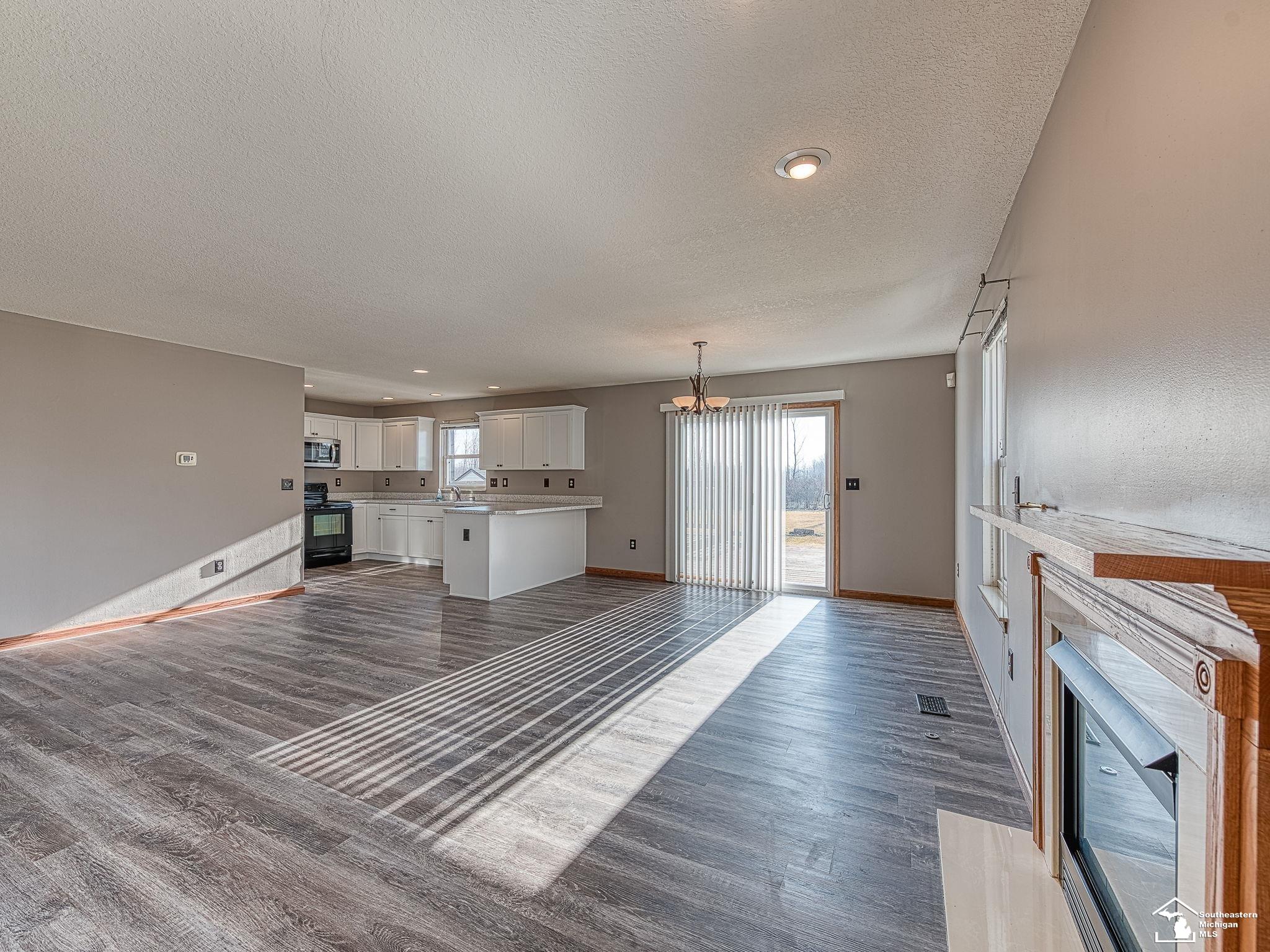 13272 Lighthouse Road La Salle, MI 48145 - Photo 4 of 27 50134421-58d352f2-8bad-4e7a-ab3c-1d05ad9c0b98.JPG
