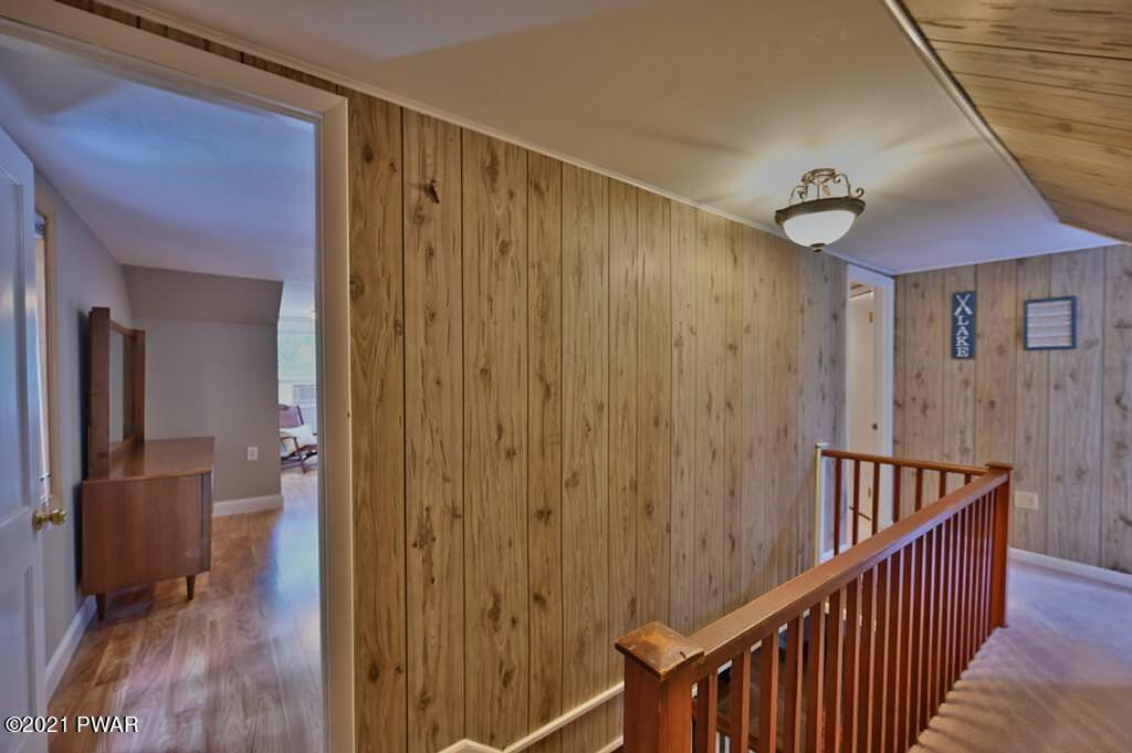 82 Paupack Point Road Hawley, PA 18428 - Photo 101 of 114 upper level hallway
