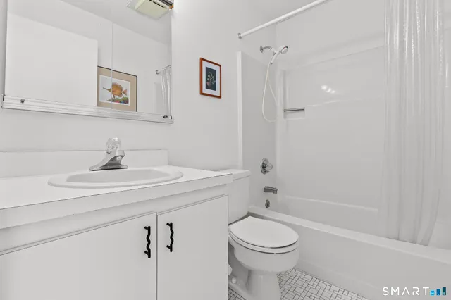 $249,900 | 126 Hopmeadow Street, Unit 1H, Simsbury, CT 06089