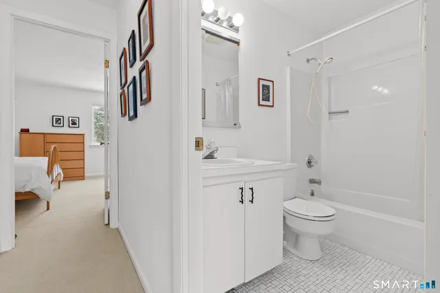 $249,900 | 126 Hopmeadow Street, Unit 1H, Simsbury, CT 06089