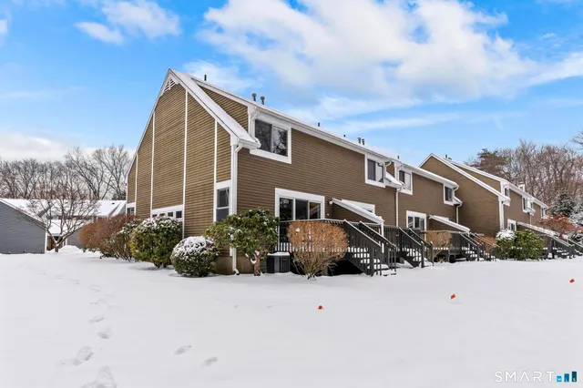 $249,900 | 126 Hopmeadow Street, Unit 1H, Simsbury, CT 06089