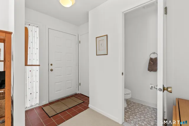 $249,900 | 126 Hopmeadow Street, Unit 1H, Simsbury, CT 06089