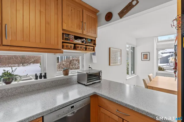 $249,900 | 126 Hopmeadow Street, Unit 1H, Simsbury, CT 06089