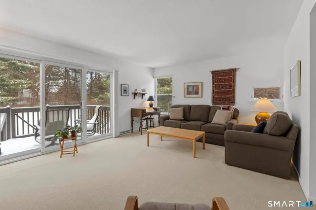 $249,900 | 126 Hopmeadow Street, Unit 1H, Simsbury, CT 06089