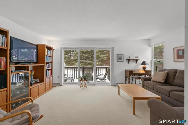 $249,900 | 126 Hopmeadow Street, Unit 1H, Simsbury, CT 06089