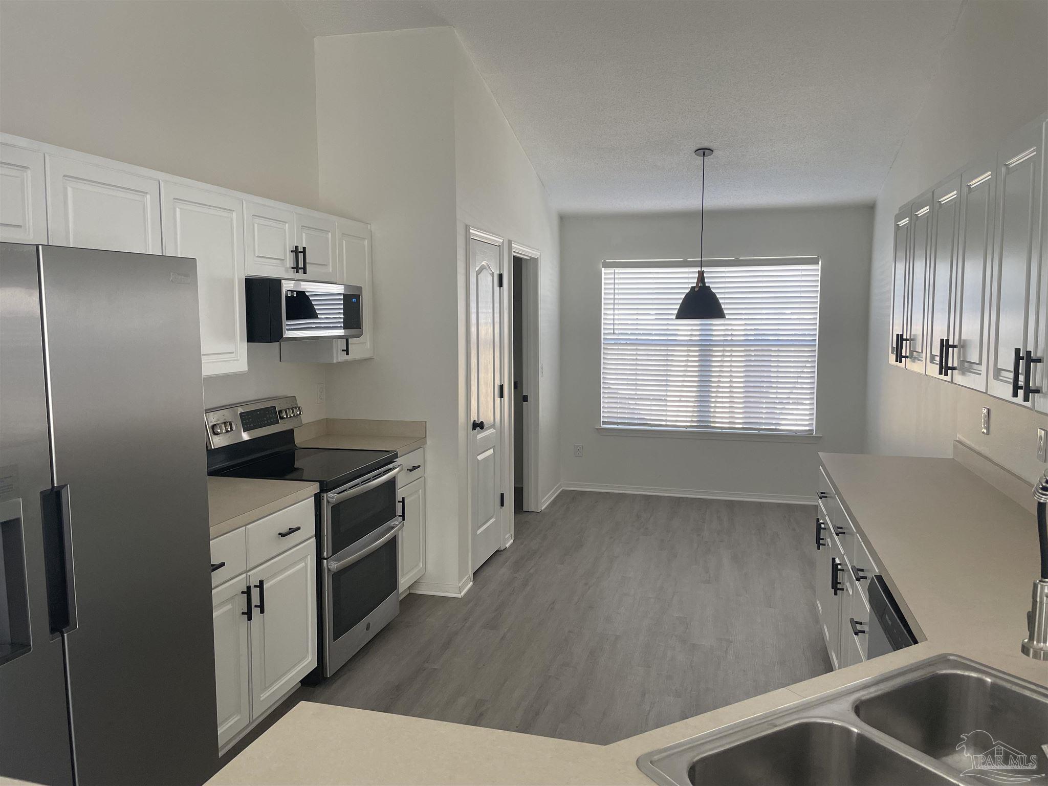 673 Hanley Downs Drive Cantonment, FL 32533 - Photo 2 of 12