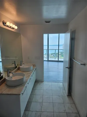 $795,000 | 888 Biscayne Boulevard, Unit 4001, Miami, FL 33132