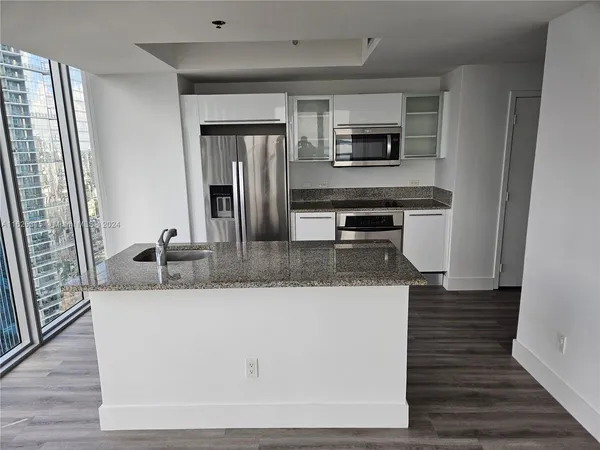 $780,000 | 888 Biscayne Boulevard, Unit 4001, Miami, FL 33132