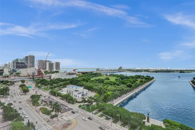 $795,000 | 888 Biscayne Boulevard, Unit 4001, Miami, FL 33132