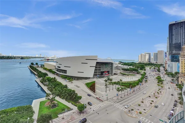 $780,000 | 888 Biscayne Boulevard, Unit 4001, Miami, FL 33132