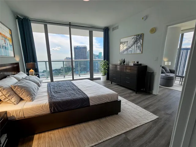 $795,000 | 888 Biscayne Boulevard, Unit 4001, Miami, FL 33132