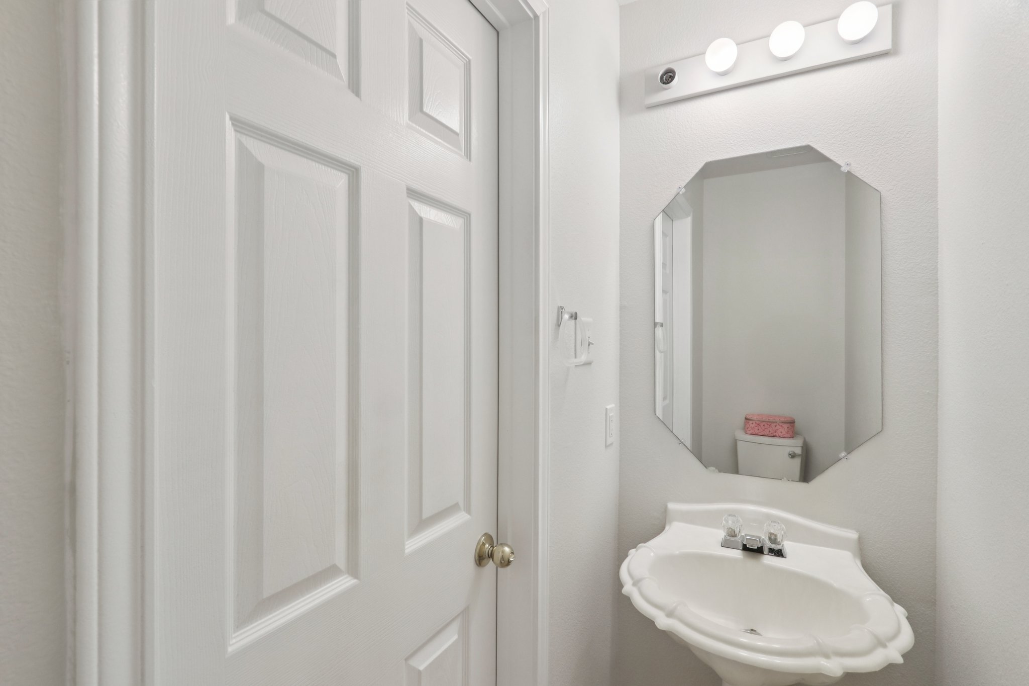 14521 Ballycastle Trail Austin, TX 78717 - Photo 21 of 40 a bathroom with a sink and a mirror