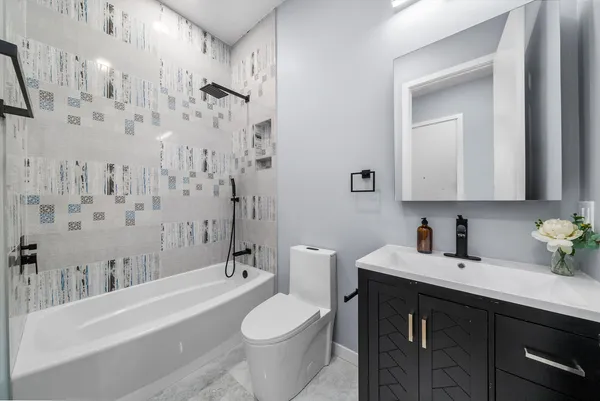 $540,000 | 5830 North Lincoln Avenue, Unit 3E, Chicago, IL 60659