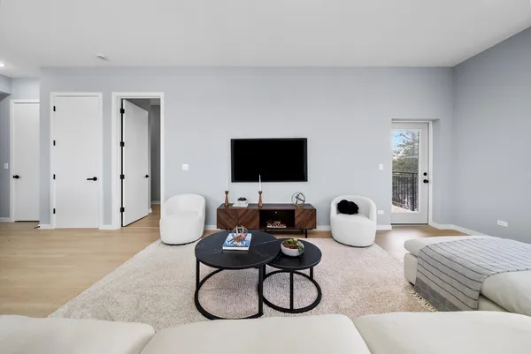 $540,000 | 5830 North Lincoln Avenue, Unit 3E, Chicago, IL 60659