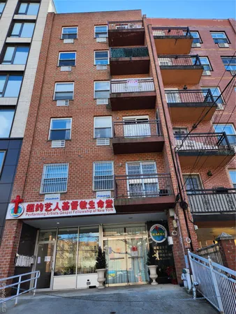 $998,000 | 138-10 35th Avenue, Unit 5 | Flushing
