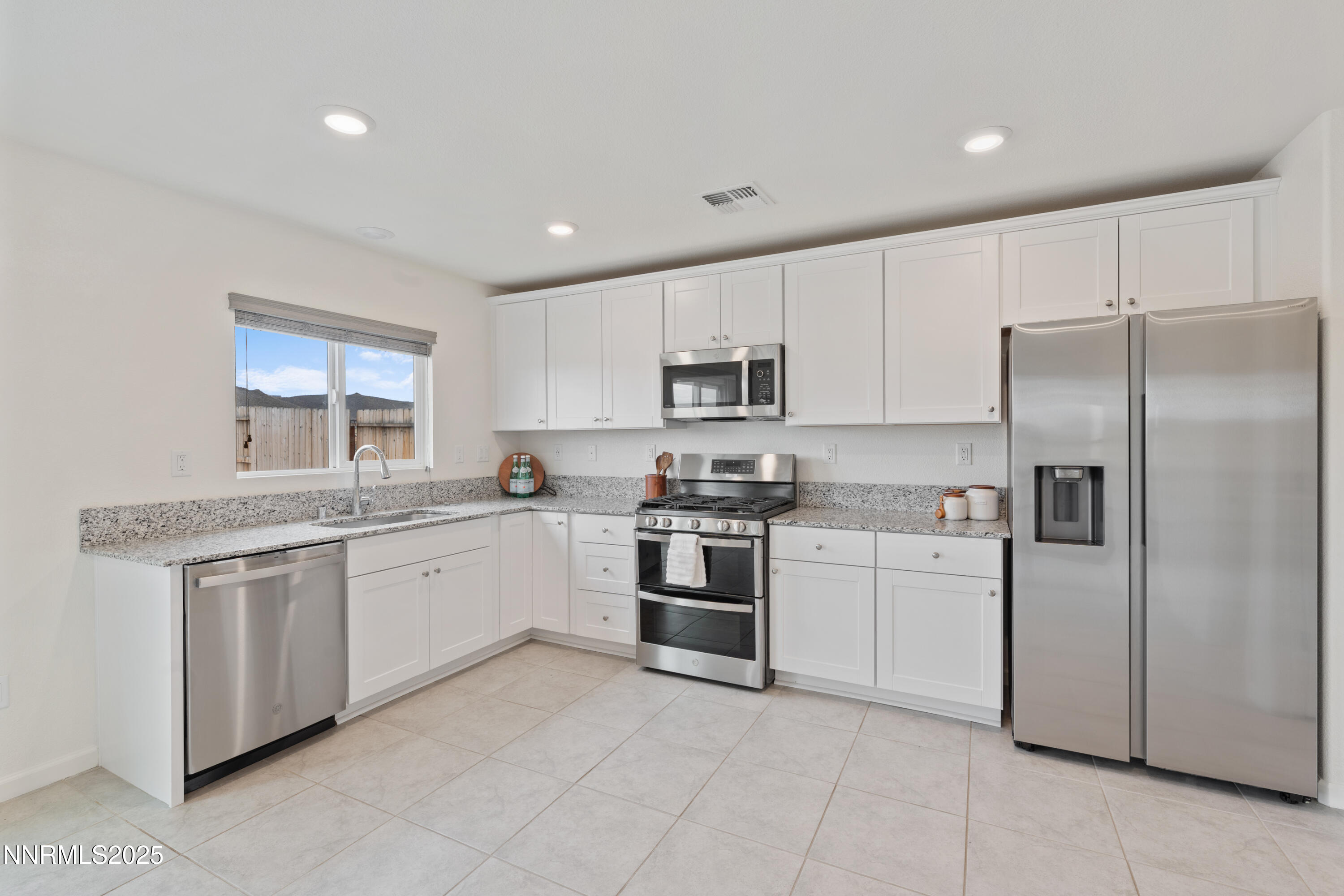 636 Coyote Blf Court Reno, NV 89506 - Photo 2 of 21 DS203316