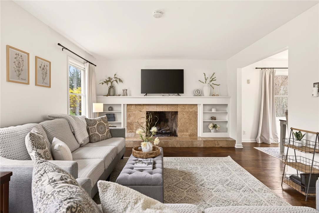 368 Marsh Road Pittsford, NY 14534 - Photo 4 of 27