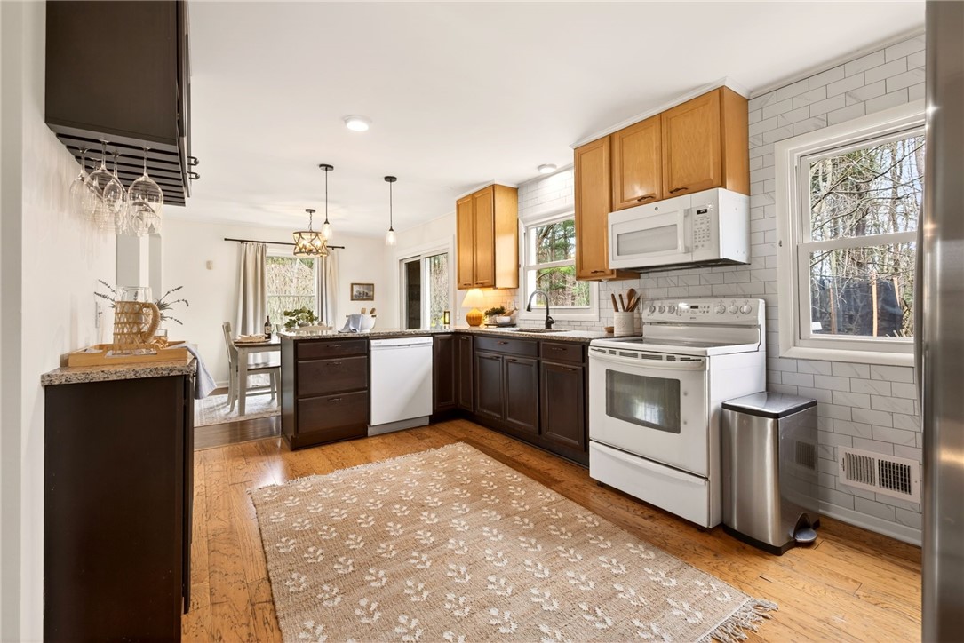 368 Marsh Road Pittsford, NY 14534 - Photo 9 of 27