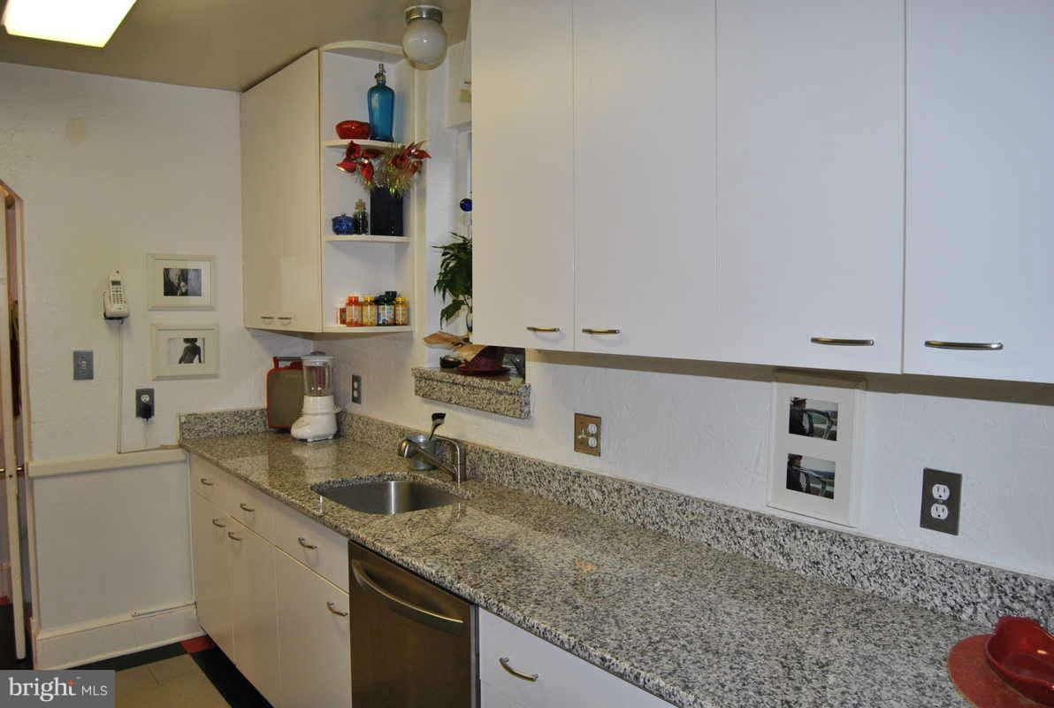 2905 Rittenhouse Street Northwest Washington, DC 20015 - Photo 11 of 30 Kitchen